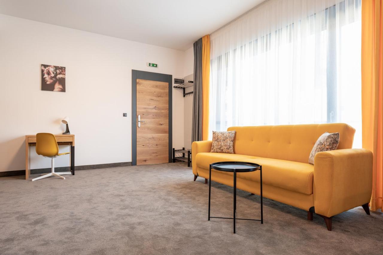 Aparthotel Calvin Oradea Exterior foto