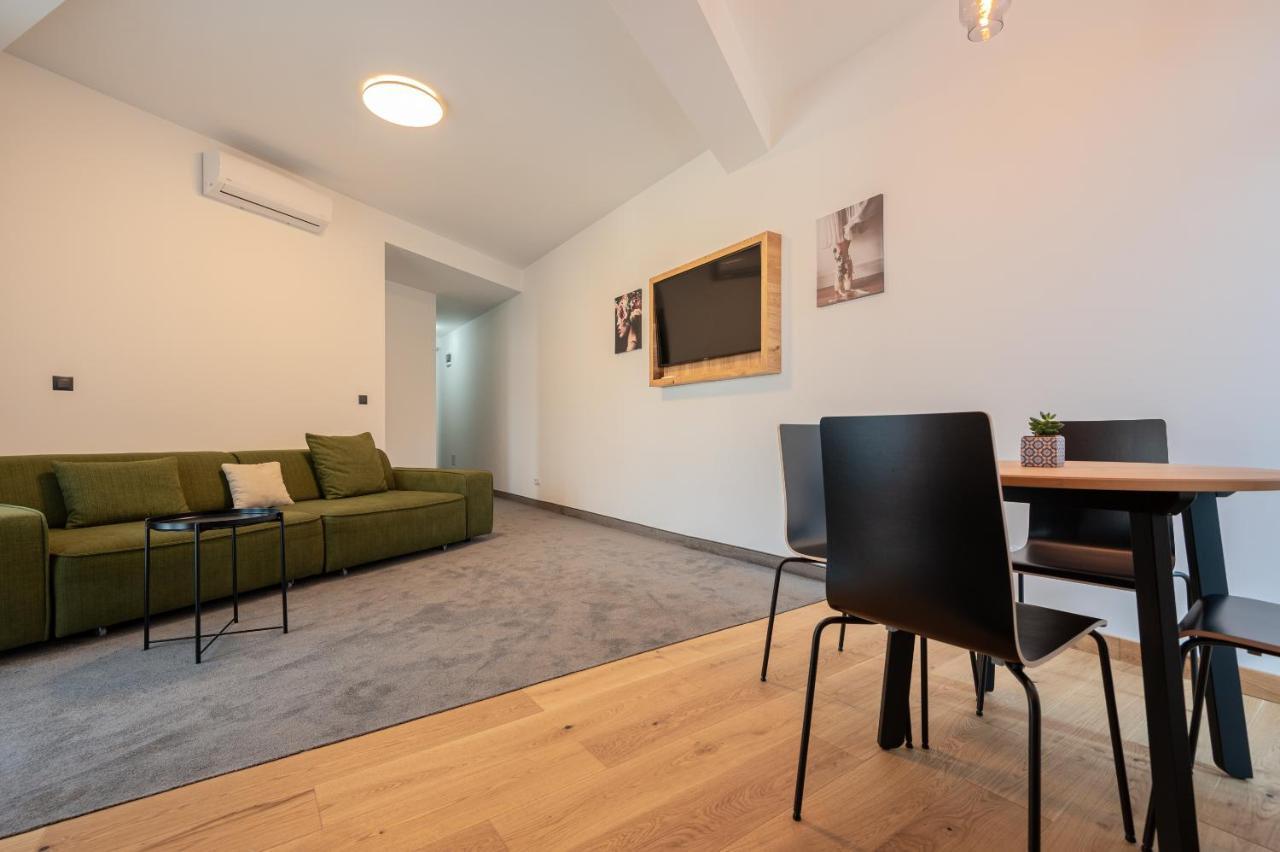 Aparthotel Calvin Oradea Exterior foto
