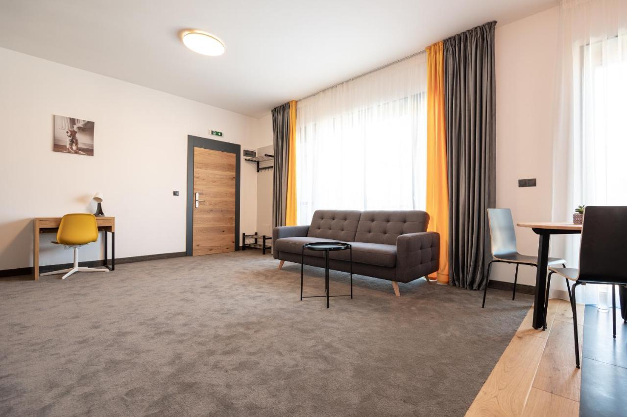 Aparthotel Calvin Oradea Exterior foto
