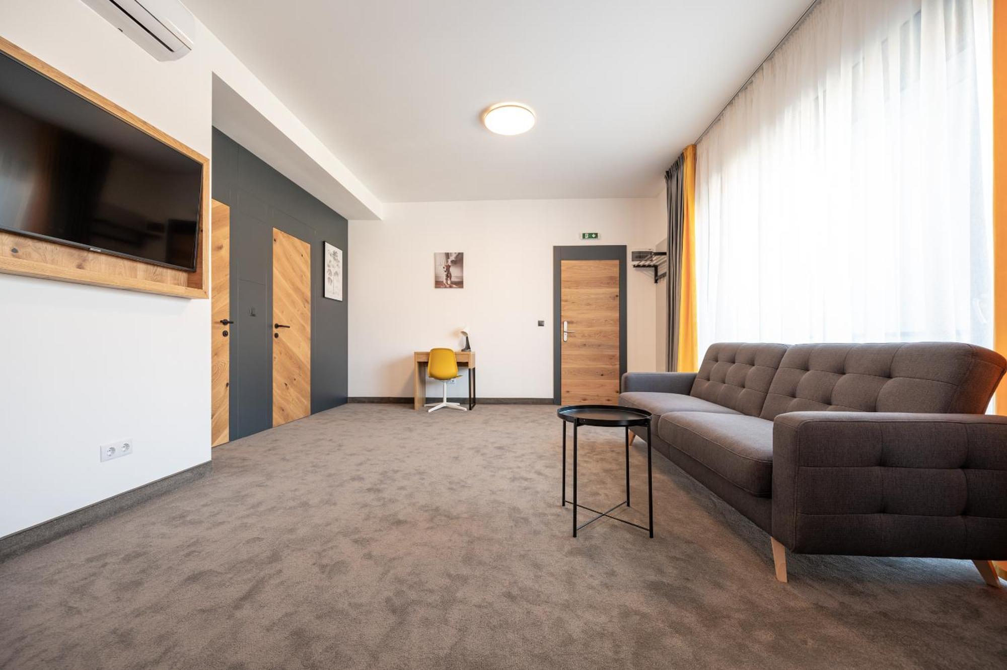 Aparthotel Calvin Oradea Habitación foto